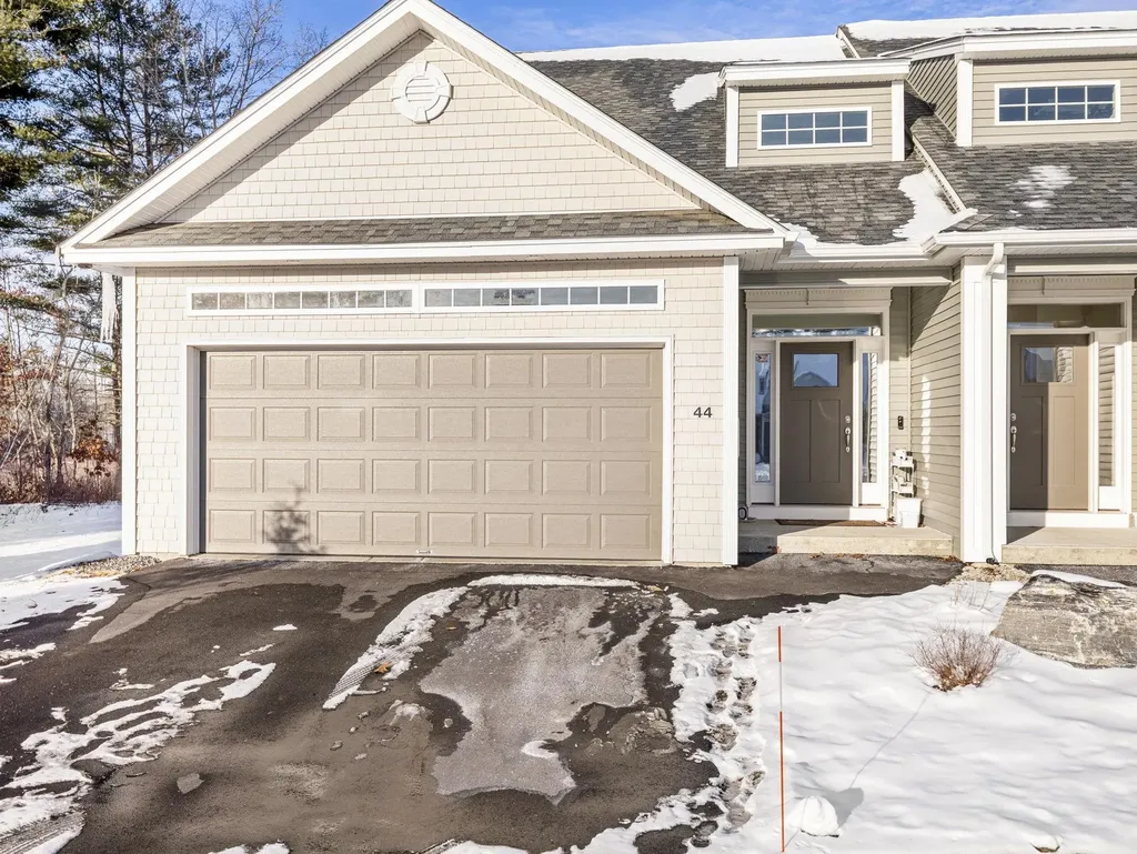 44 Sheffield Way Londonderry NH 03053