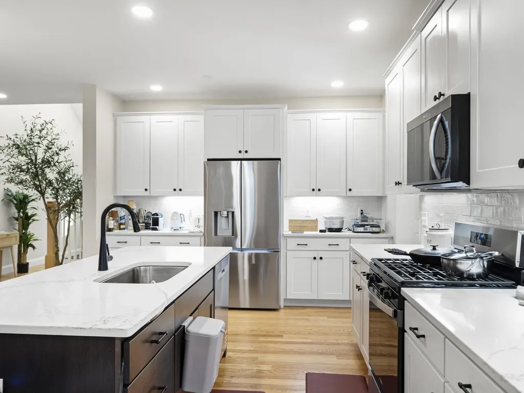 44 Sheffield Way Londonderry NH 03053