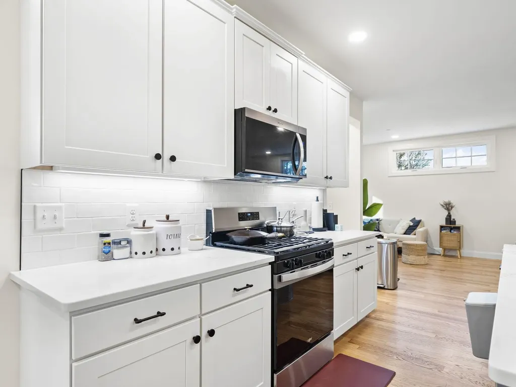 44 Sheffield Way Londonderry NH 03053