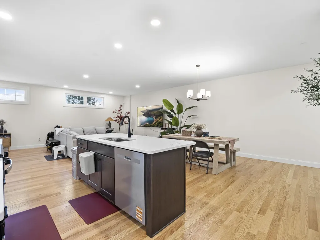 44 Sheffield Way Londonderry NH 03053