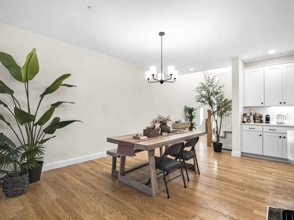 44 Sheffield Way Londonderry NH 03053