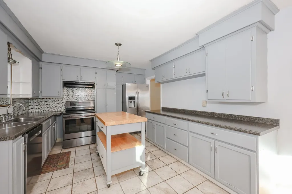 282 Wallace Road Bedford NH 03110