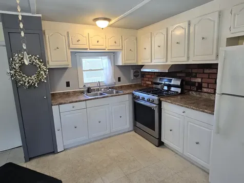 14 Anthony Circle Swanzey NH 03446