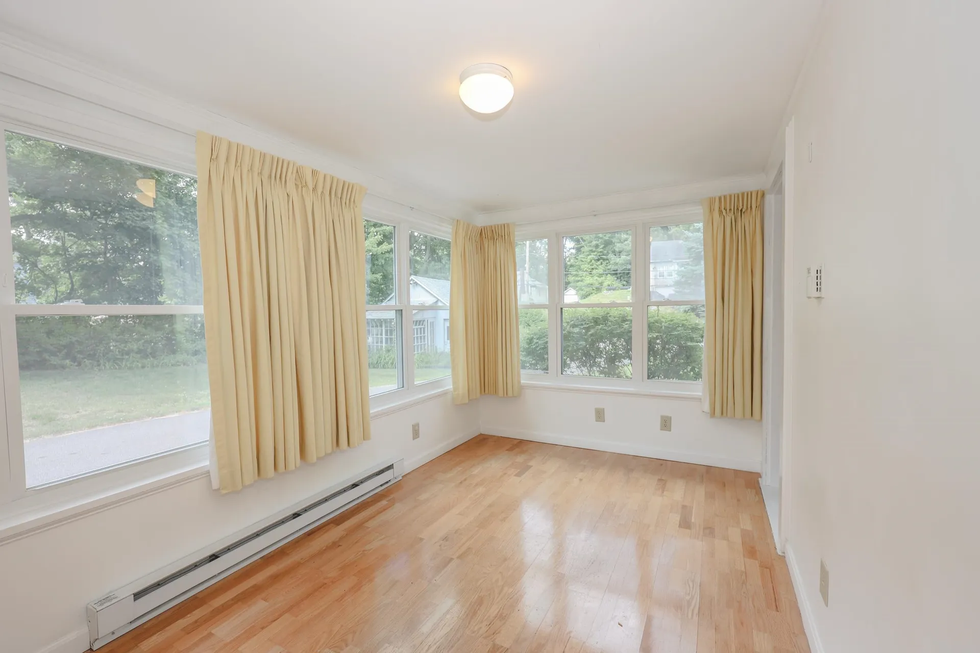 30 Baker Street Hudson NH 03051
