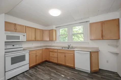 30 Baker Street Hudson NH 03051