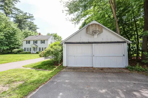 30 Baker Street Hudson NH 03051