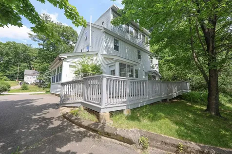 30 Baker Street Hudson NH 03051
