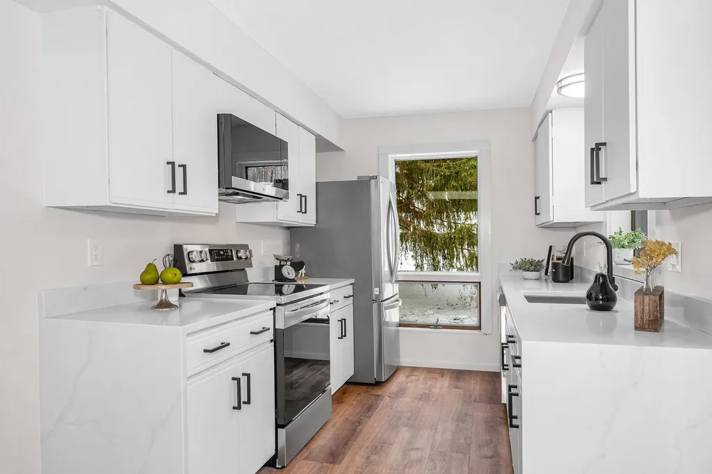 27 Mountainside Lane Francestown NH 03043-0000