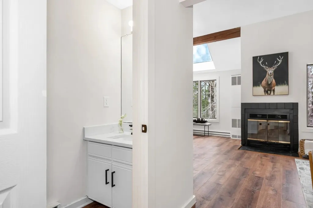 27 Mountainside Lane Francestown NH 03043-0000