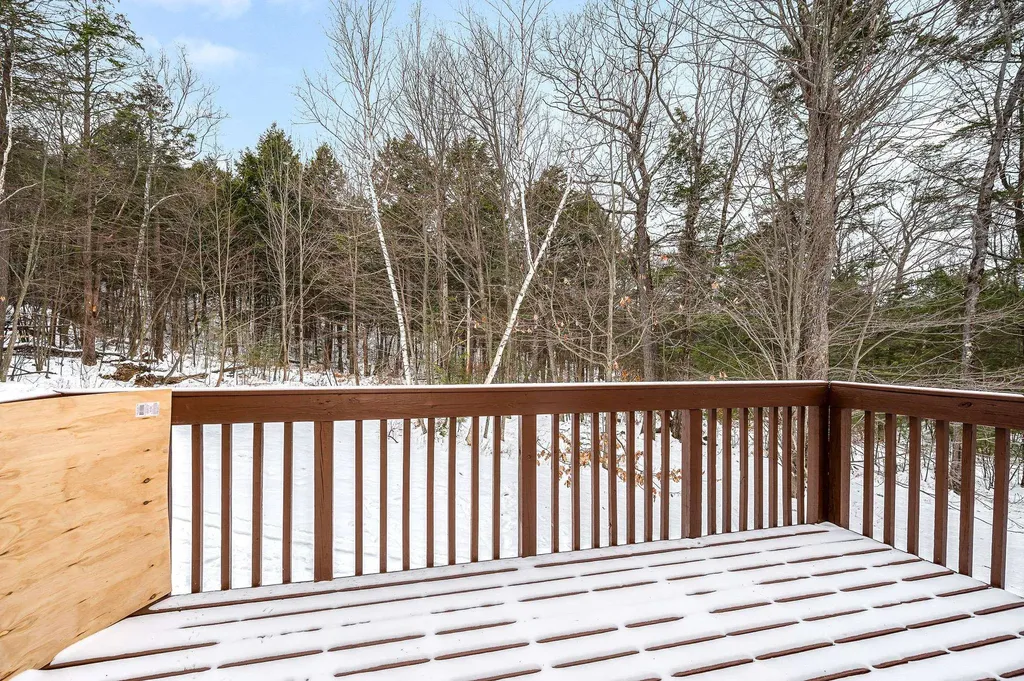 27 Mountainside Lane Francestown NH 03043-0000