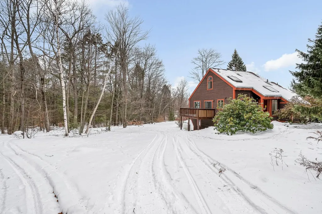 27 Mountainside Lane Francestown NH 03043-0000