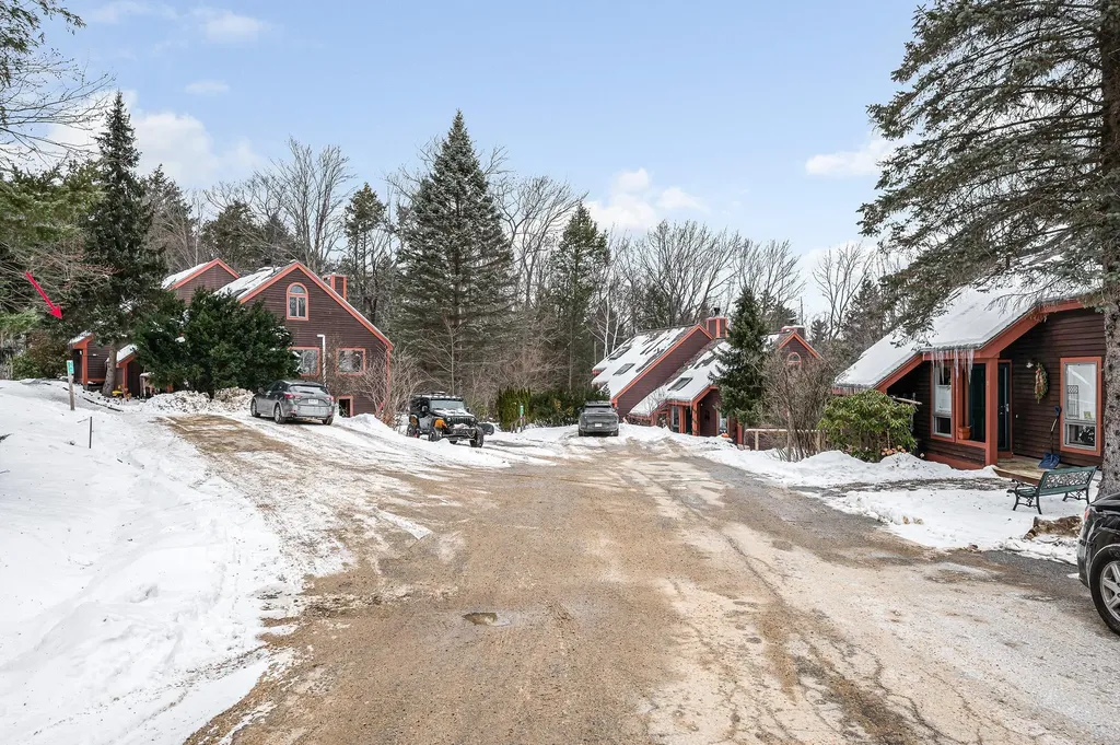 27 Mountainside Lane Francestown NH 03043-0000