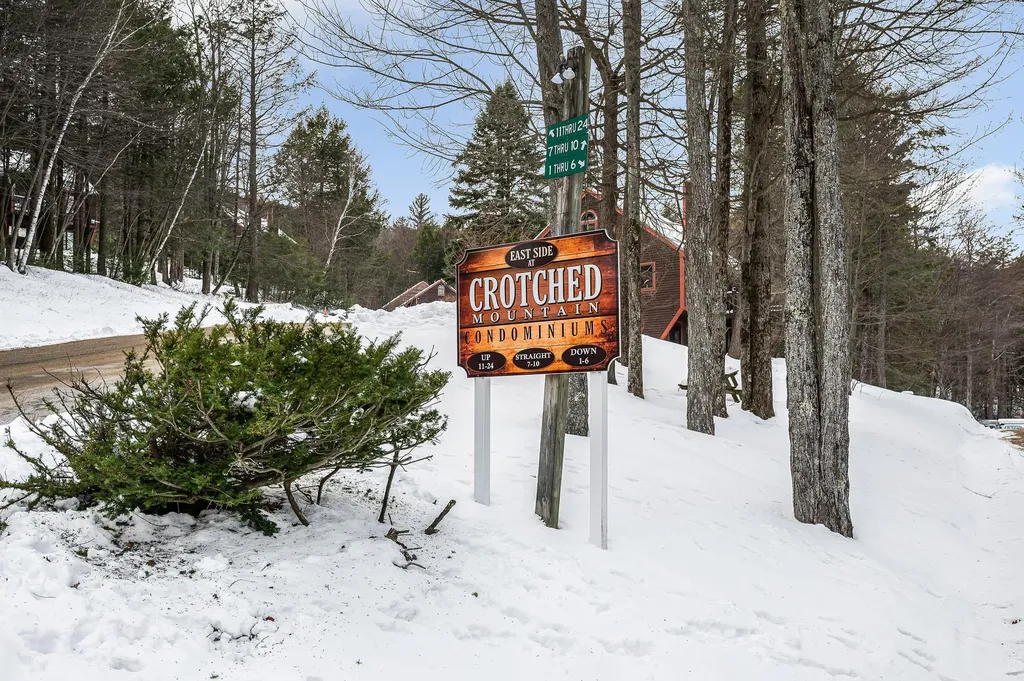 27 Mountainside Lane Francestown NH 03043-0000