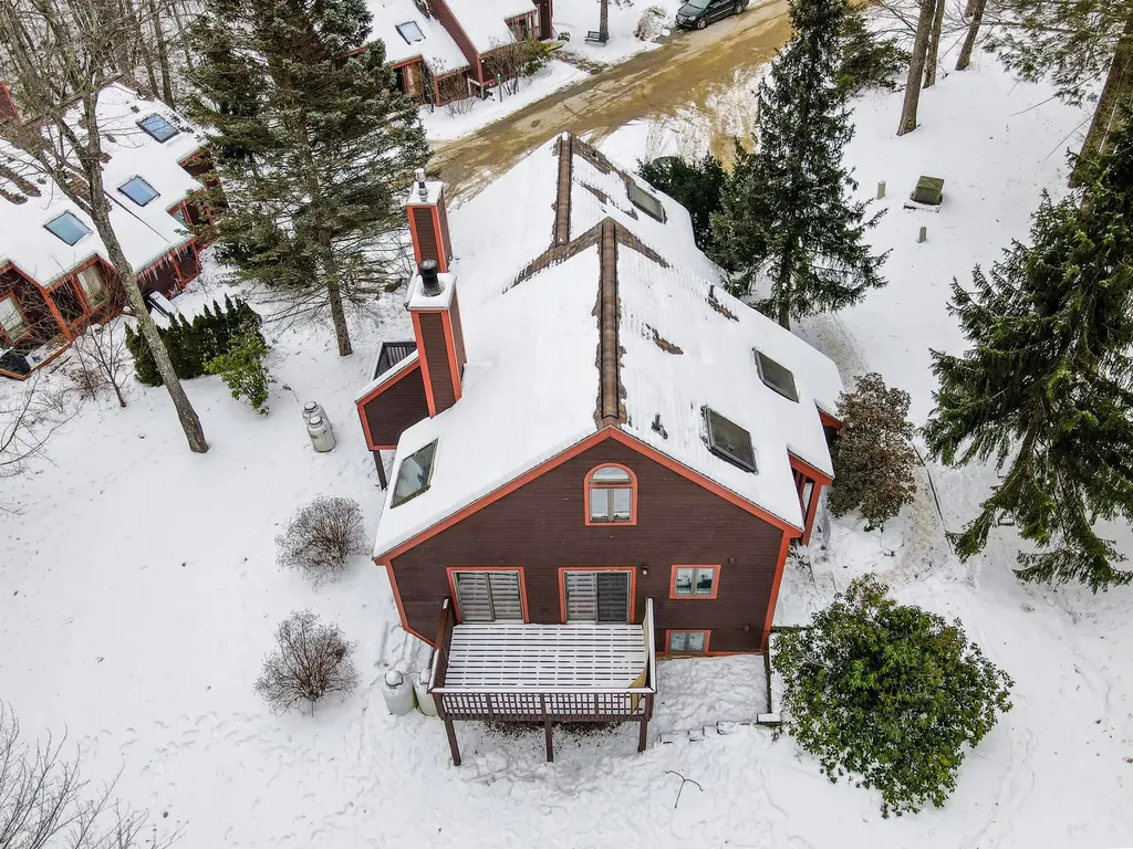 27 Mountainside Lane Francestown NH 03043-0000