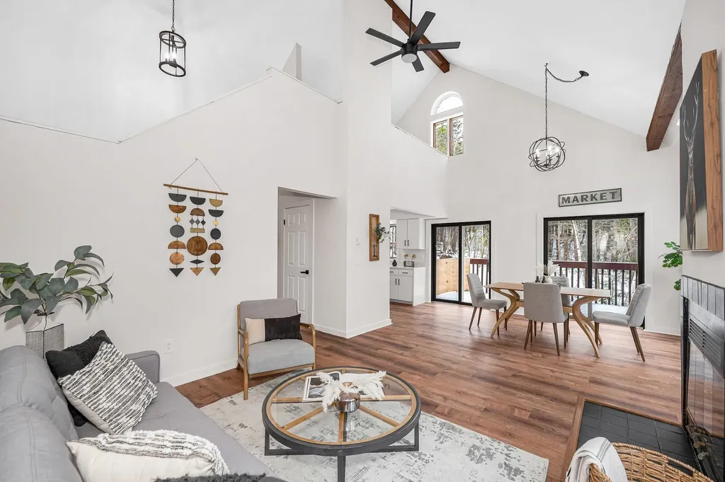 27 Mountainside Lane Francestown NH 03043-0000