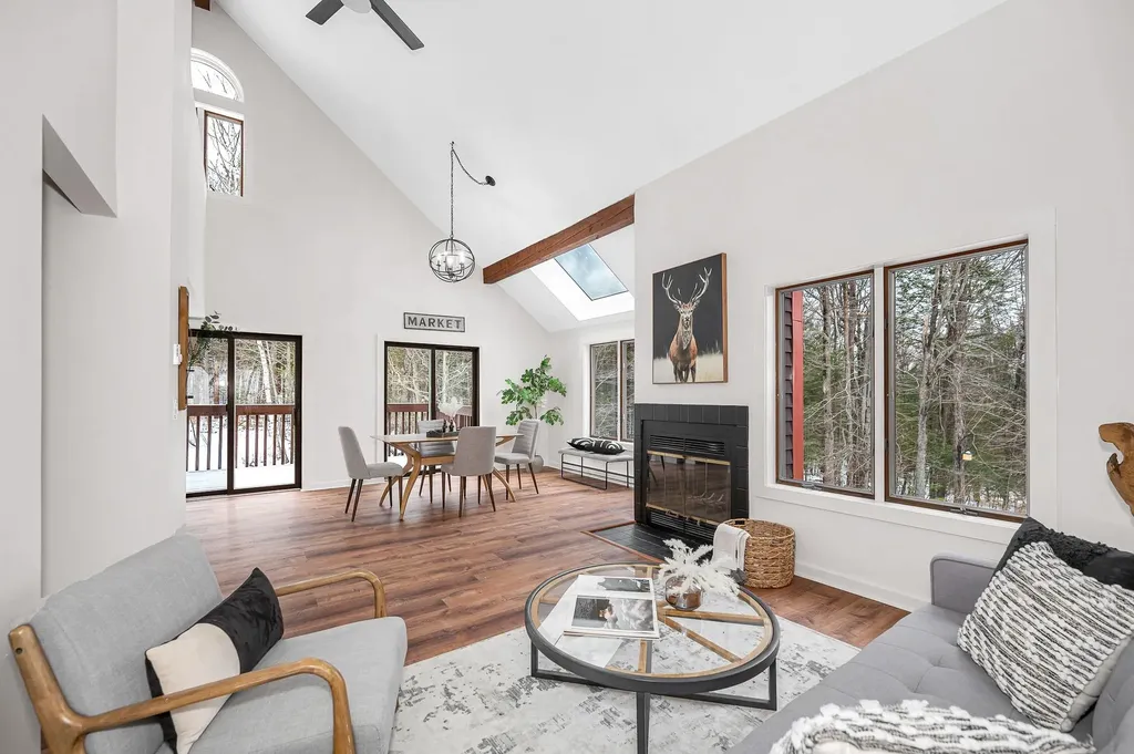 27 Mountainside Lane Francestown NH 03043-0000