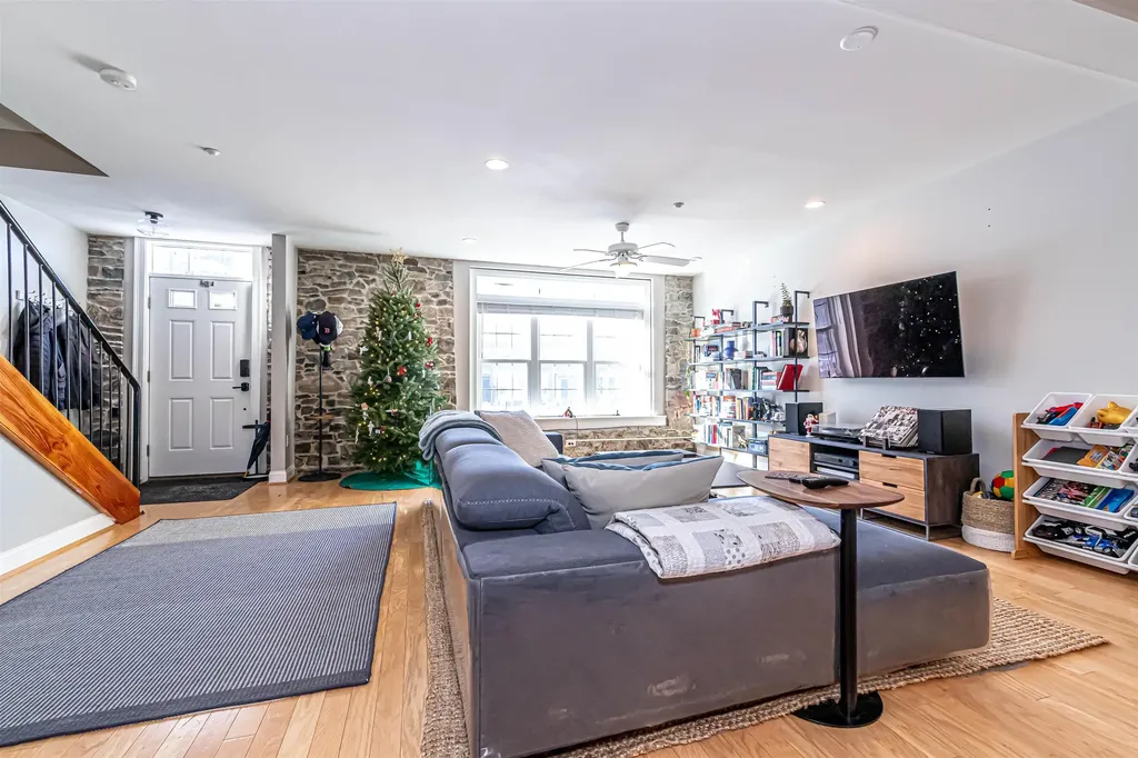 6 Bay Road Newmarket NH 03857