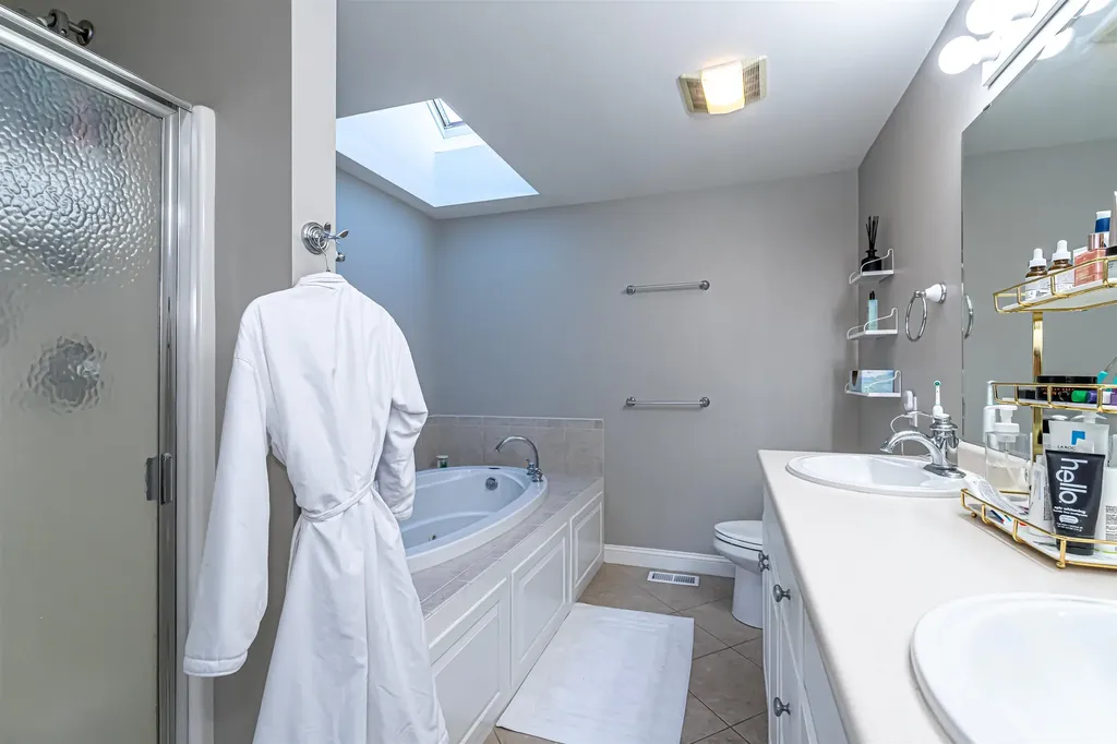 6 Bay Road Newmarket NH 03857