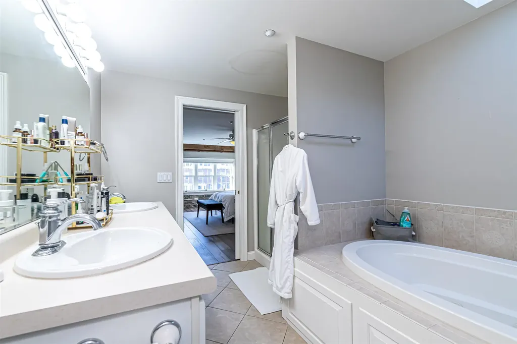 6 Bay Road Newmarket NH 03857