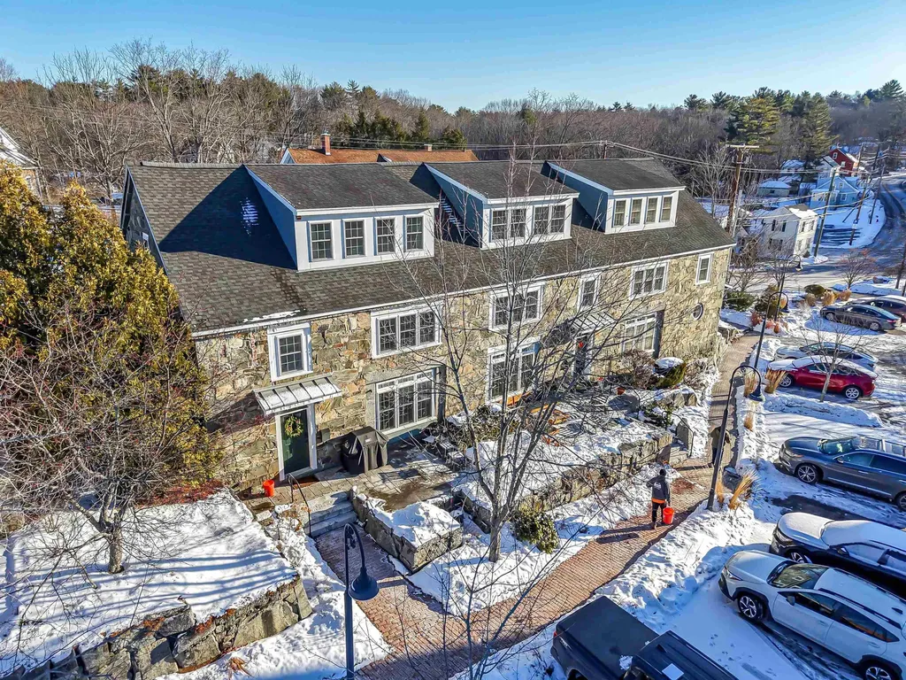 6 Bay Road Newmarket NH 03857