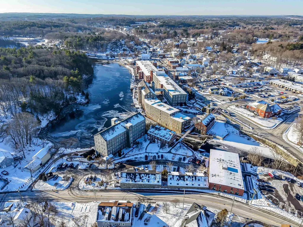 6 Bay Road Newmarket NH 03857