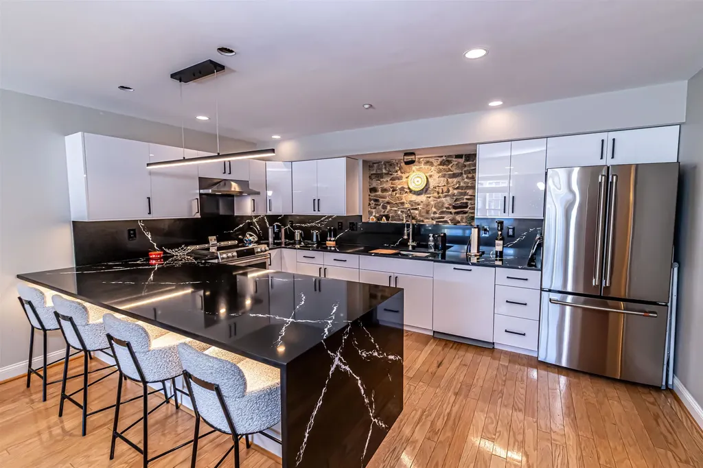 6 Bay Road Newmarket NH 03857