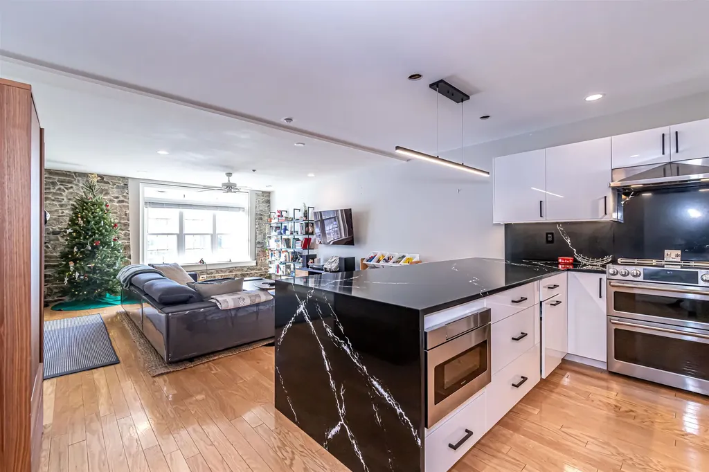 6 Bay Road Newmarket NH 03857