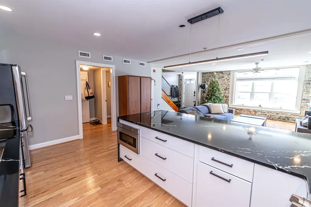 6 Bay Road Newmarket NH 03857