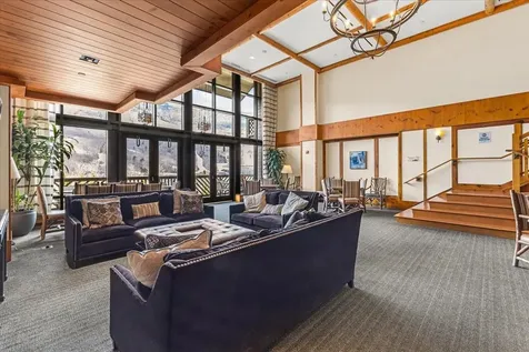 7412 Mountain Road Stowe VT 05672