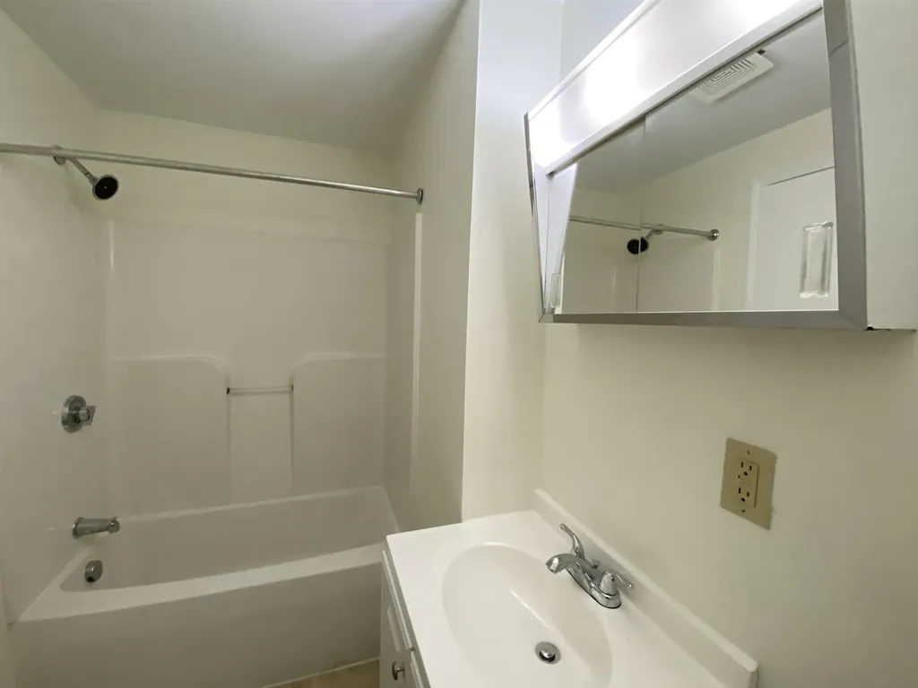 53 Walker Street Manchester NH 03102