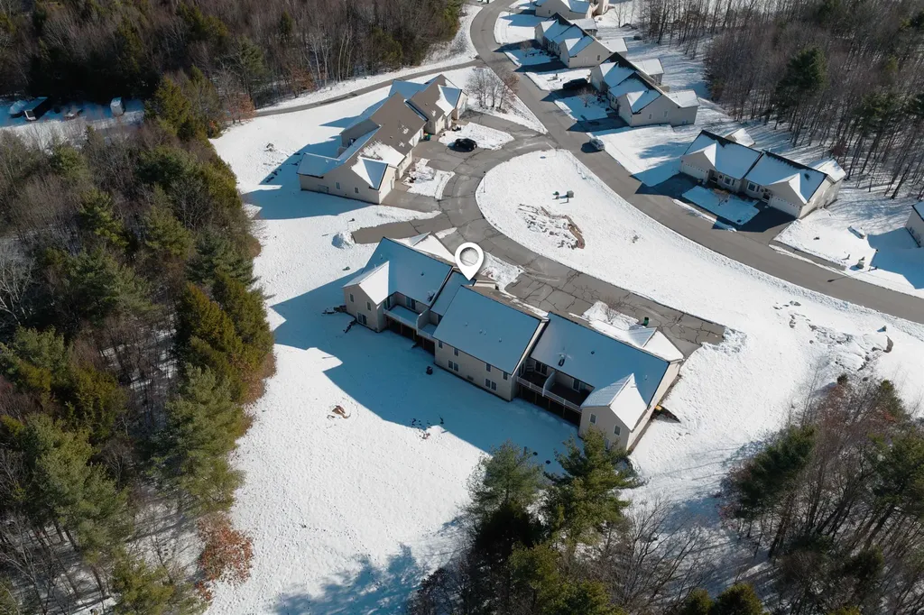 91-6 Hall Road Fremont NH 03044