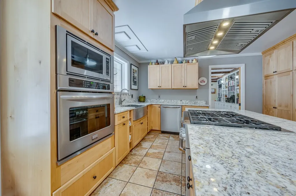 53 Elkins Road New London NH 03257