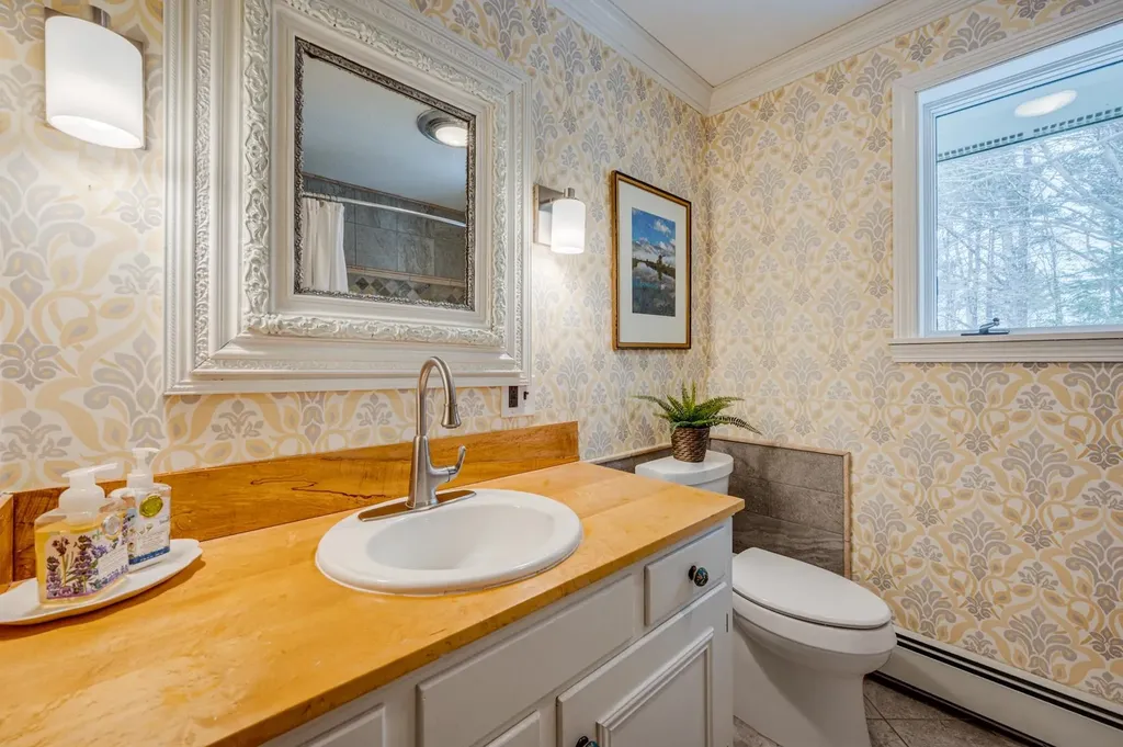 53 Elkins Road New London NH 03257