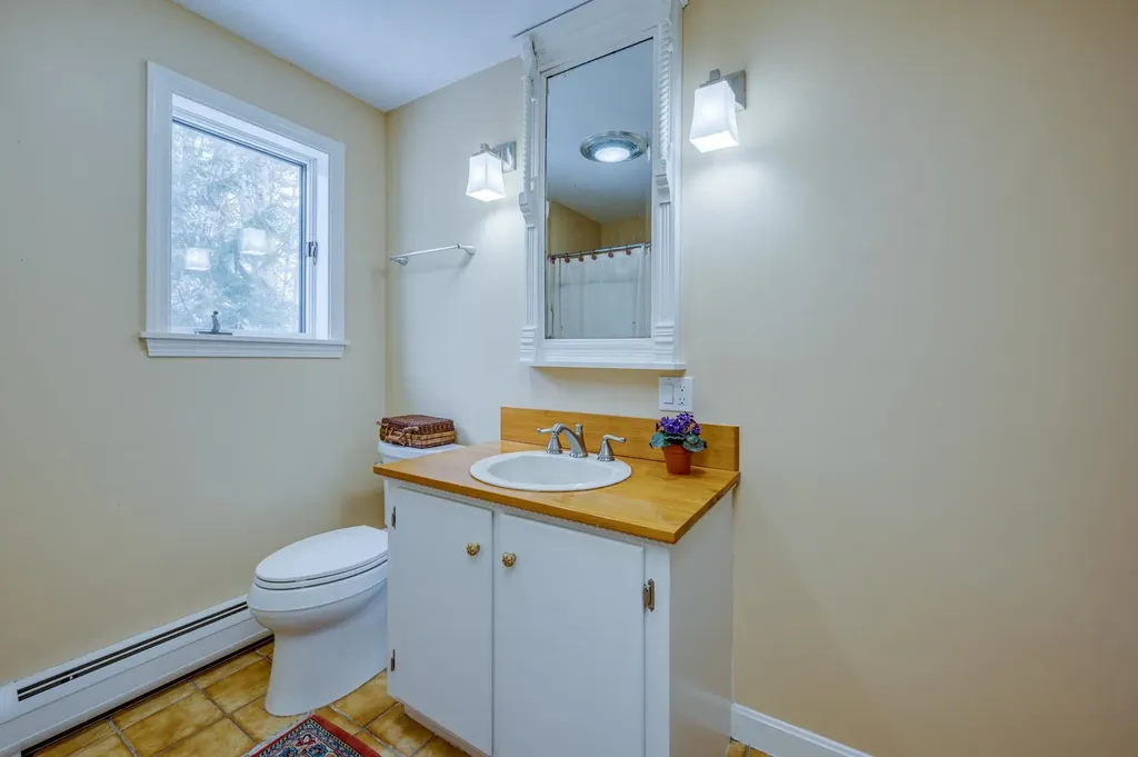 53 Elkins Road New London NH 03257