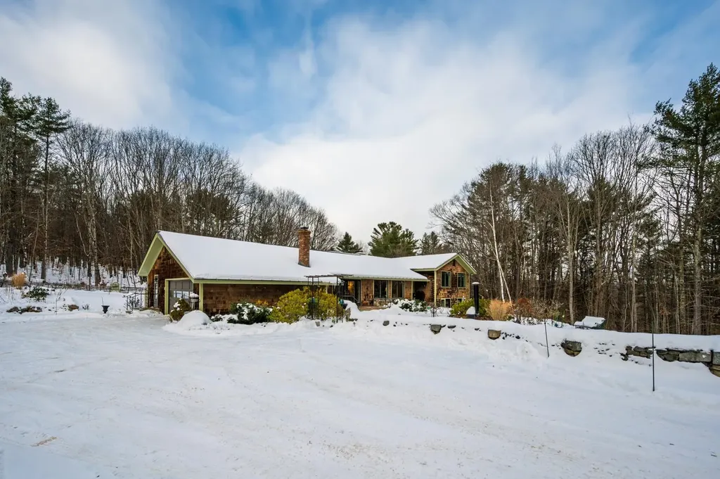 53 Elkins Road New London NH 03257