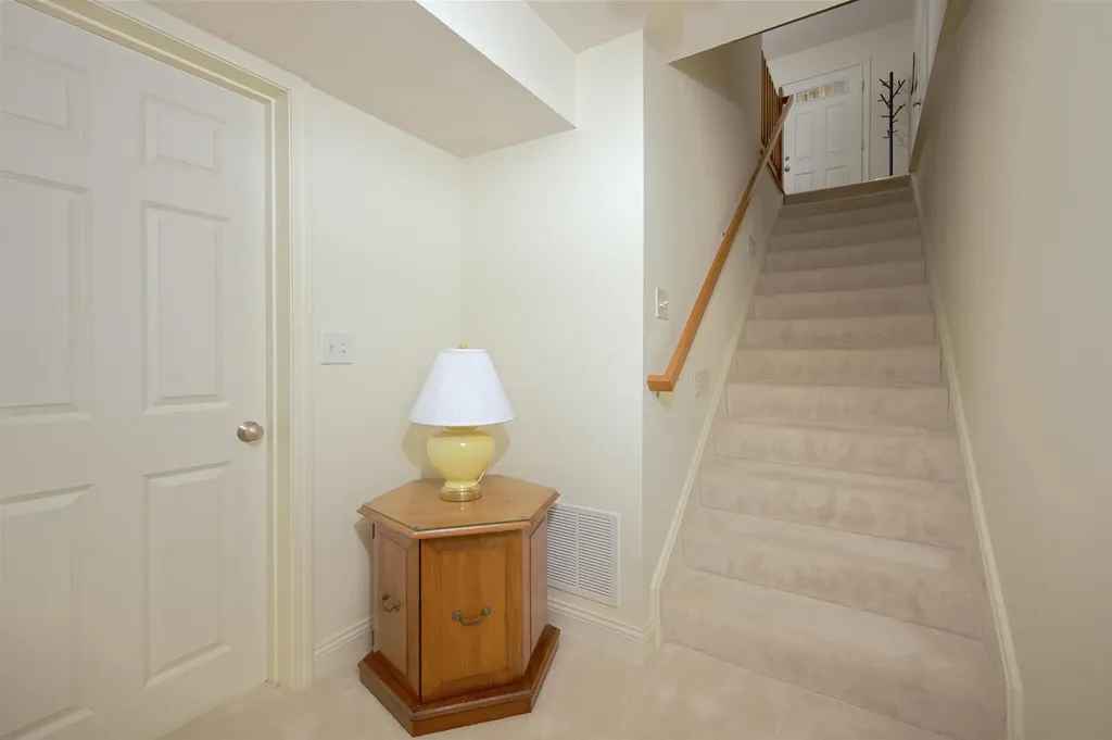 91-6 Hall Road Fremont NH 03044