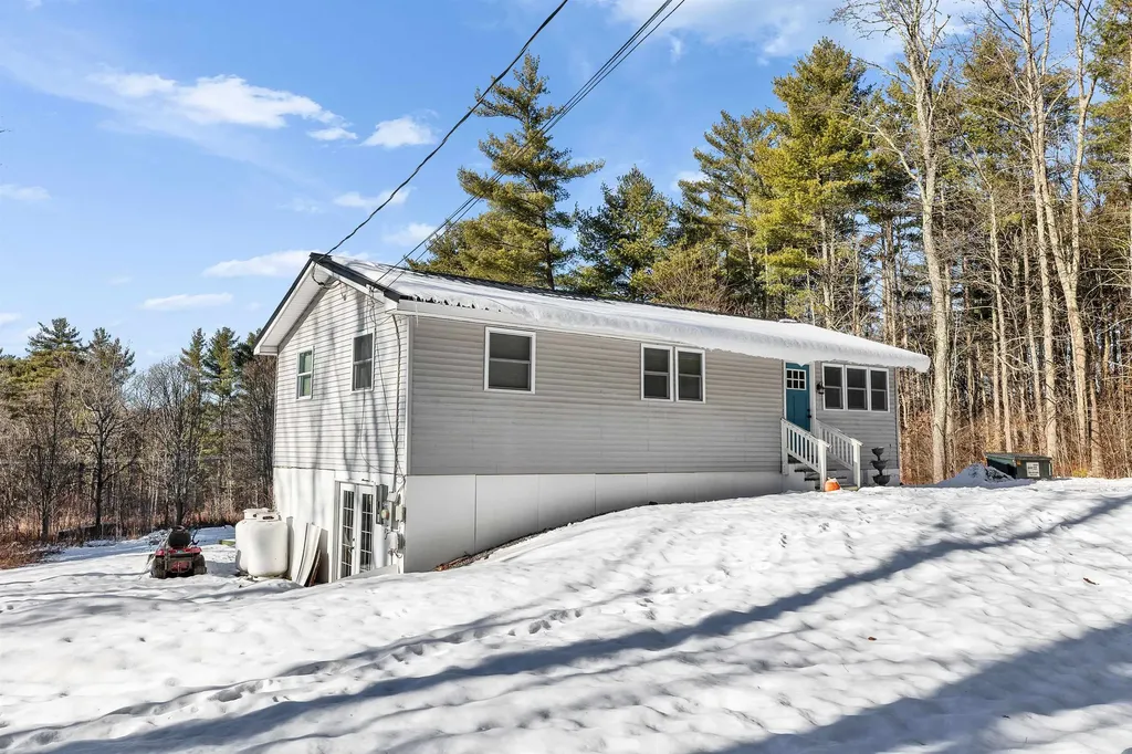 127 Holbrook Avenue Swanzey NH 03446