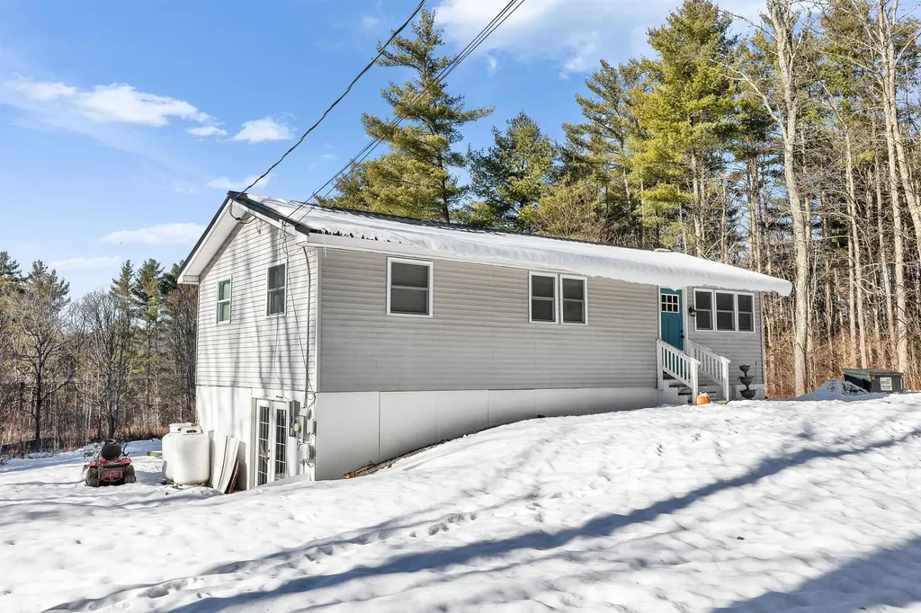 127 Holbrook Avenue Swanzey NH 03446