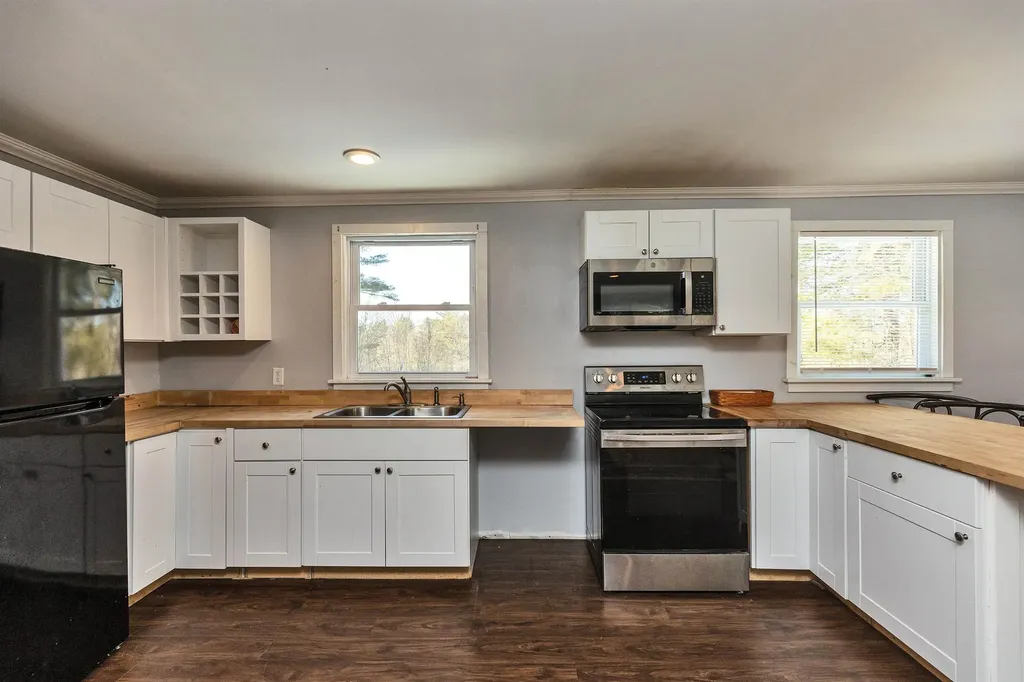 127 Holbrook Avenue Swanzey NH 03446