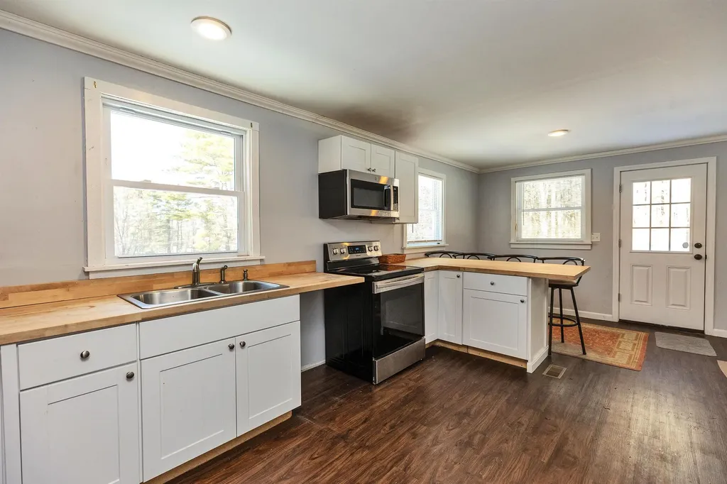 127 Holbrook Avenue Swanzey NH 03446