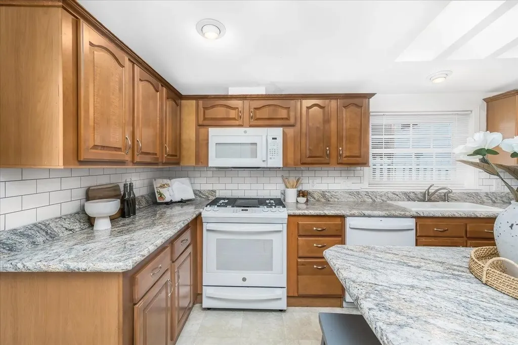 80 Ledgewood Way Manchester NH 03104