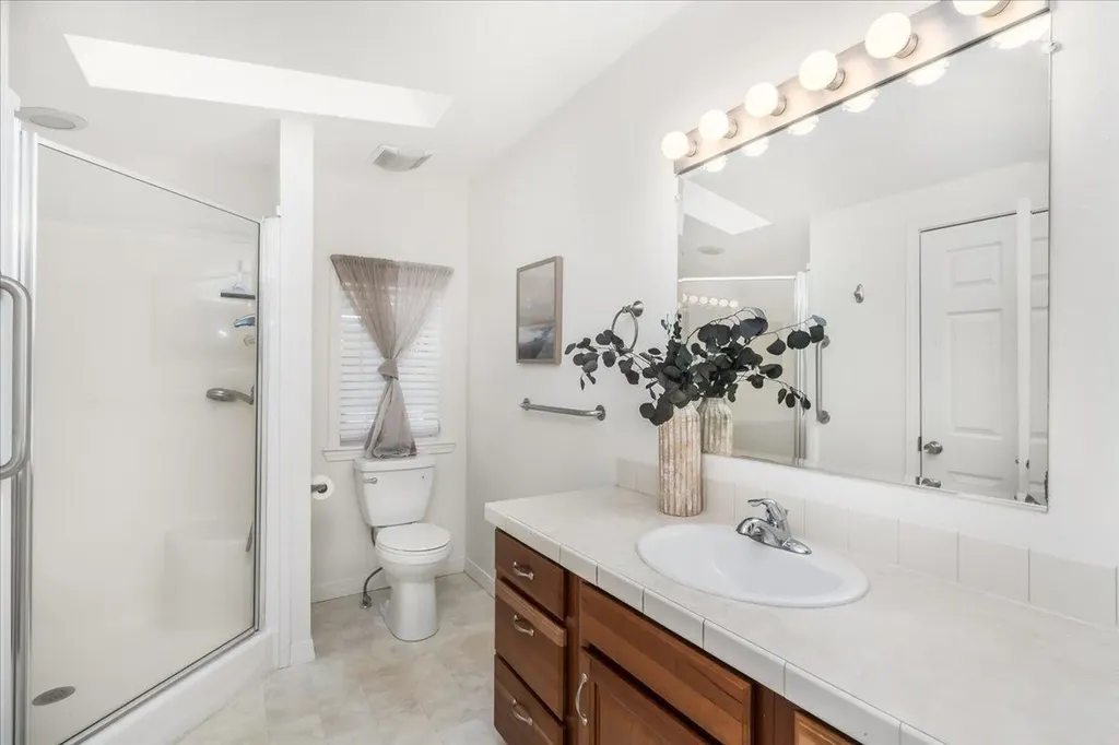 80 Ledgewood Way Manchester NH 03104