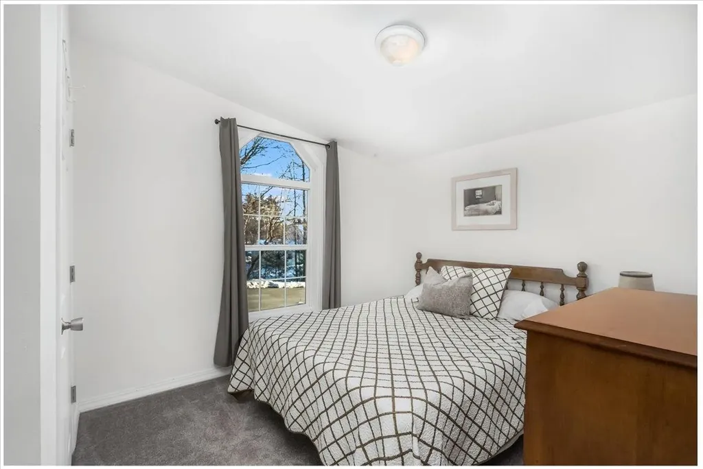 80 Ledgewood Way Manchester NH 03104