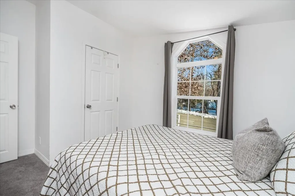 80 Ledgewood Way Manchester NH 03104