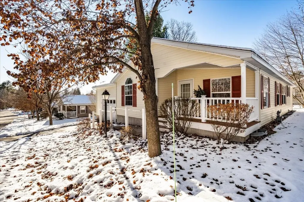 80 Ledgewood Way Manchester NH 03104