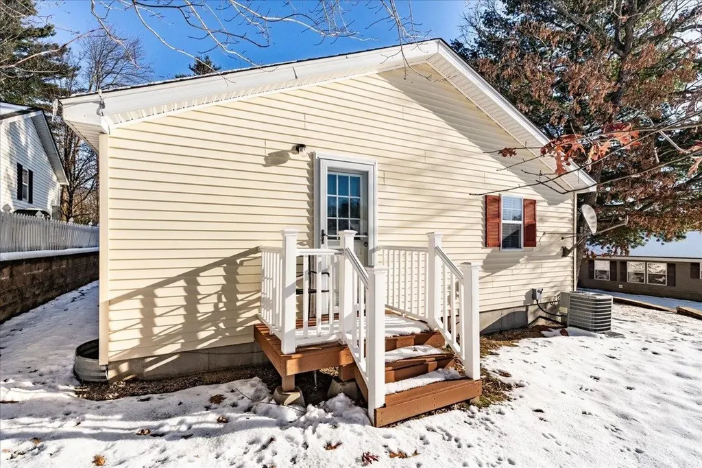 80 Ledgewood Way Manchester NH 03104