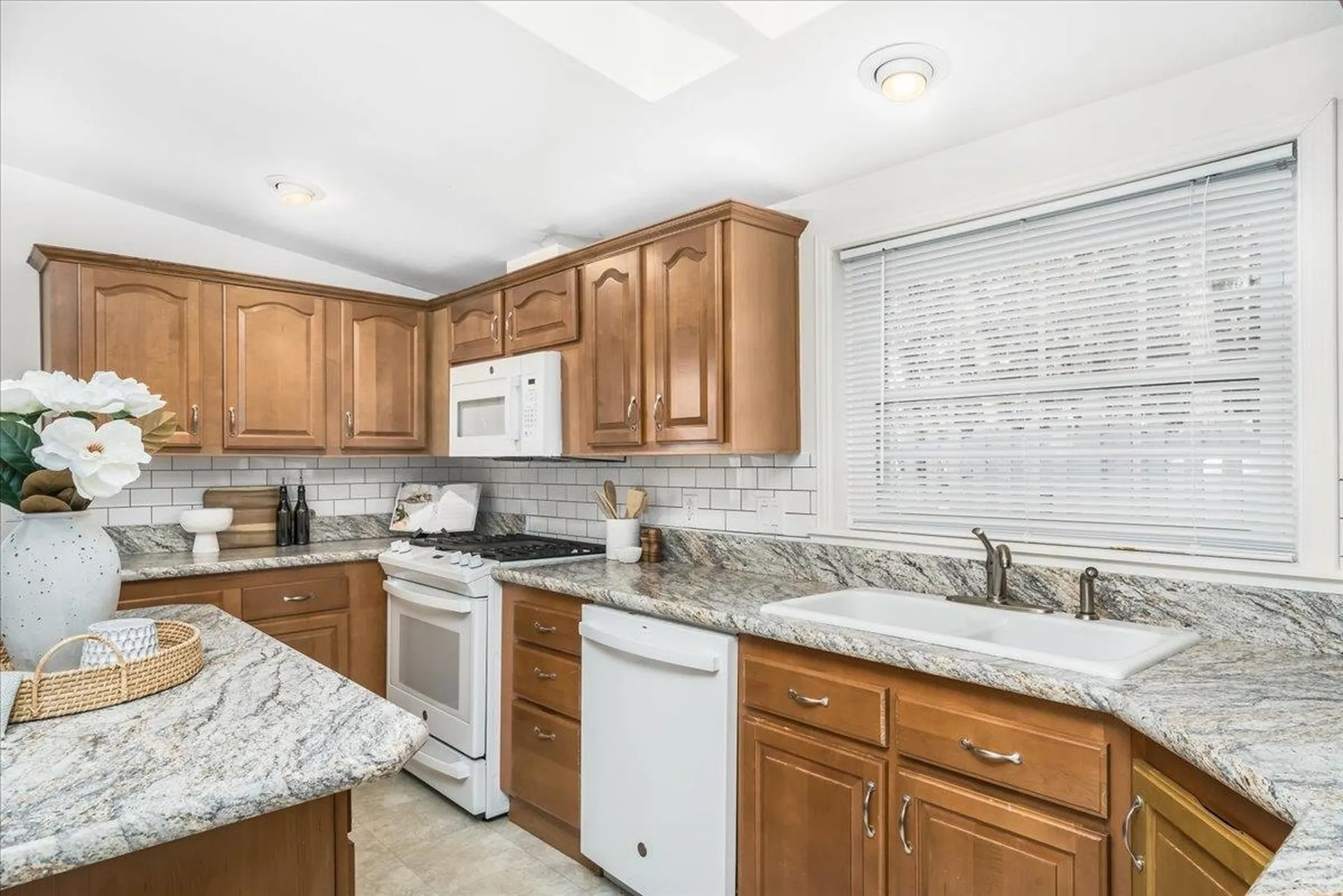 80 Ledgewood Way Manchester NH 03104