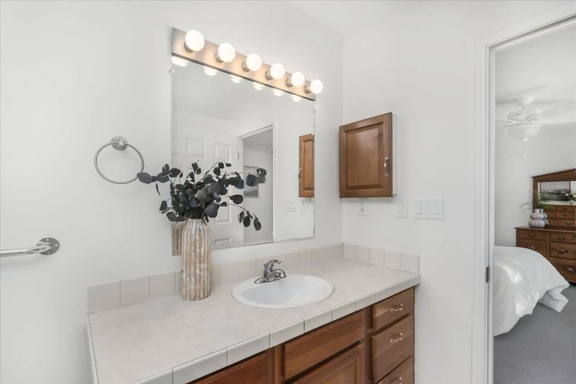 80 Ledgewood Way Manchester NH 03104