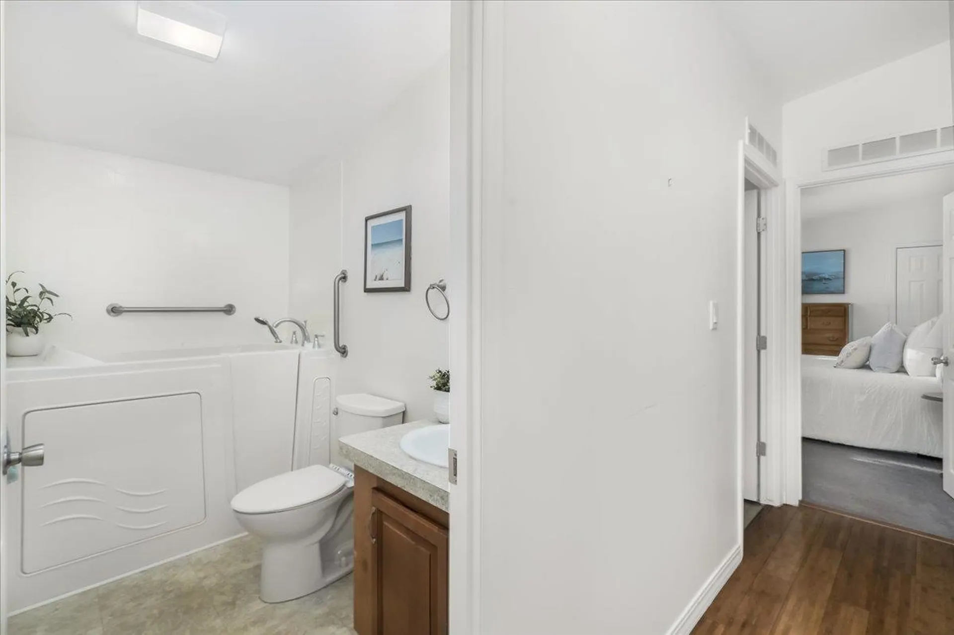 80 Ledgewood Way Manchester NH 03104