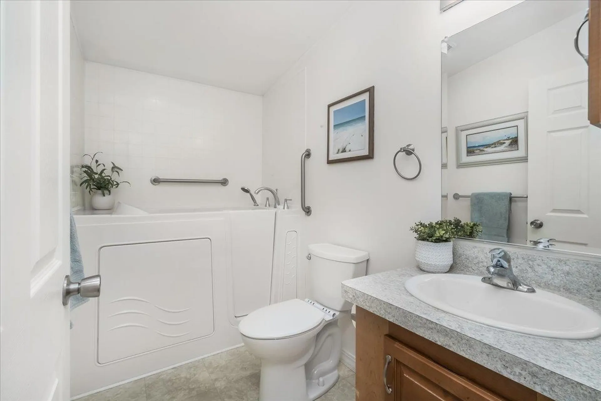 80 Ledgewood Way Manchester NH 03104